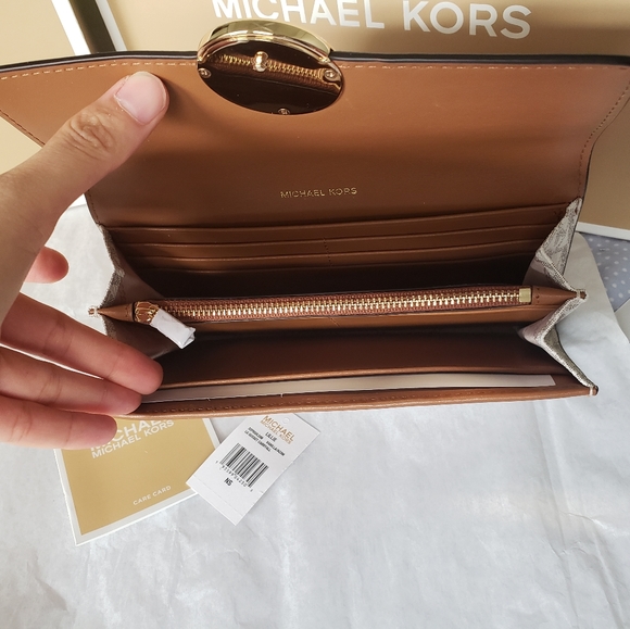 Michael Kors Lillie Large Logo and Leather Wallet - Picture 2 of 5
